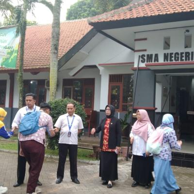 Penyambutan Siswa Pagi Hari